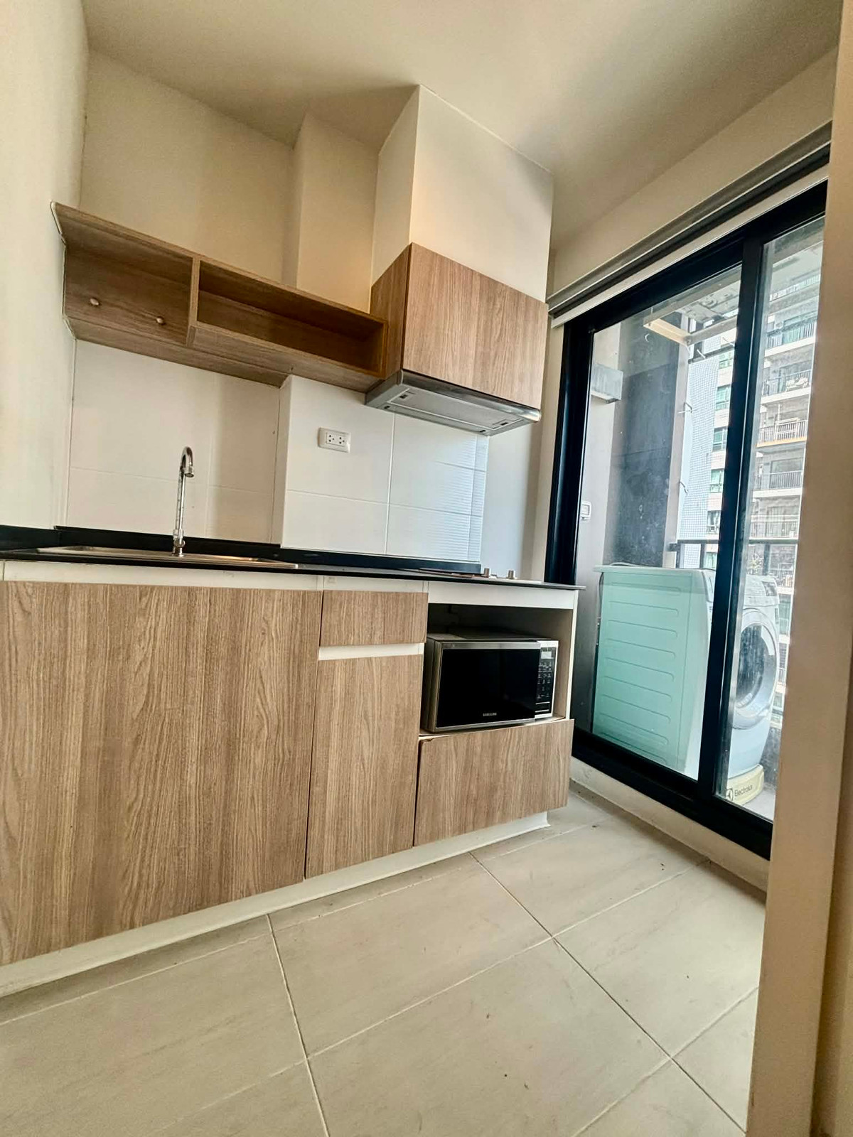 ให้เช่าคอนโดขอนแก่น : ให้เช่าคอนโด ทำเลทองติเซ็นทรัล เอสเซ็นท์ 