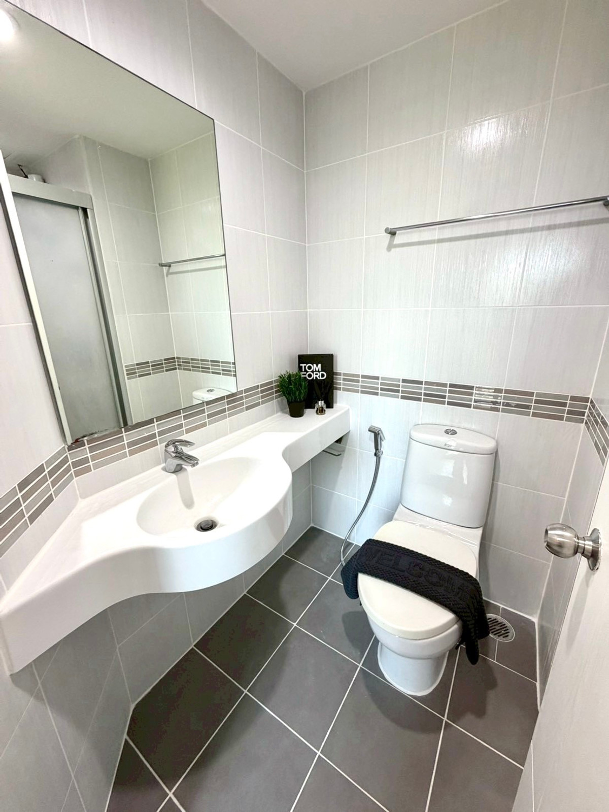 For SaleCondoRama9, Petchburi, RCA : Urgent Sale 📍 Lumpini Park Rama 9 - Ratchada 📍 Fully furnished and equipped with appliances. Near MRT Rama 9.