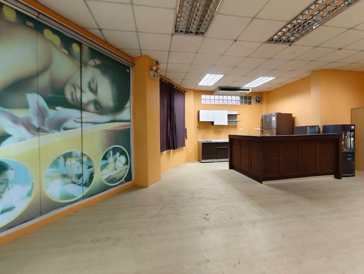 ให้เช่าโชว์รูมเกษตร นวมินทร์ ลาดปลาเค้า : ให้เช่า ออฟฟิศโชว์รูม ติดถนนใหญ่ นวลจันทร์ มีที่จอดรถ 5 คัน ตึกเด่น ติดถนน เหมาะสำหรับ ธุรกิจที่ต้องการหน้าร้าน และสำนักงาน 