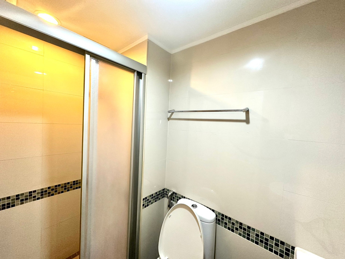 For SaleCondoRama3 (Riverside),Satupadit : River view condo for sale, high floor, price below cost + already rented! Lumpini Park Riverside Rama 3 Project