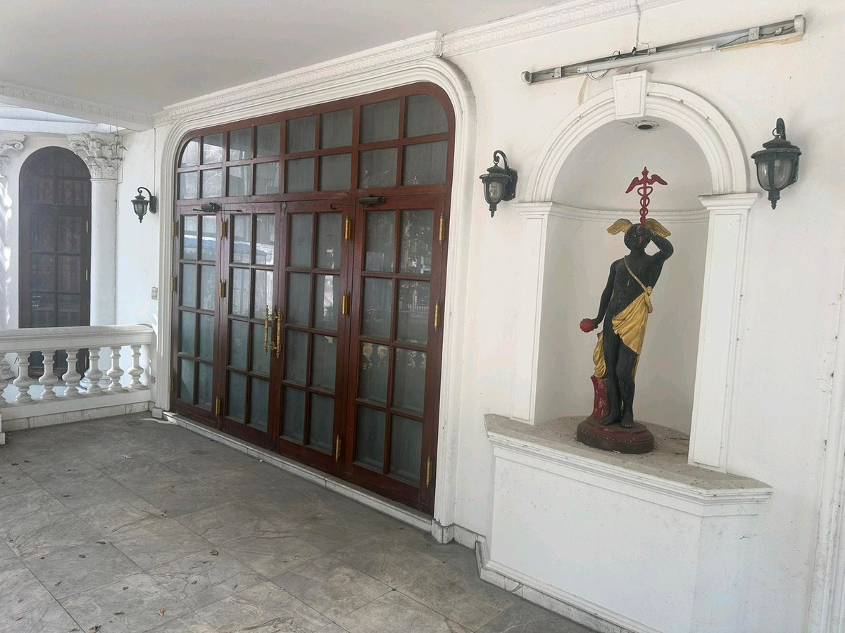 ขายบ้านอารีย์ อนุสาวรีย์ : ⭐️ขายบ้านหรู ซอย ราชครู ⭐️(พหลโยธิน 5) ใกล้ BTS อารีย์ ที่ดิน✅️ 484 ตร.วา พร้อมสระว่ายน้ำ🌟