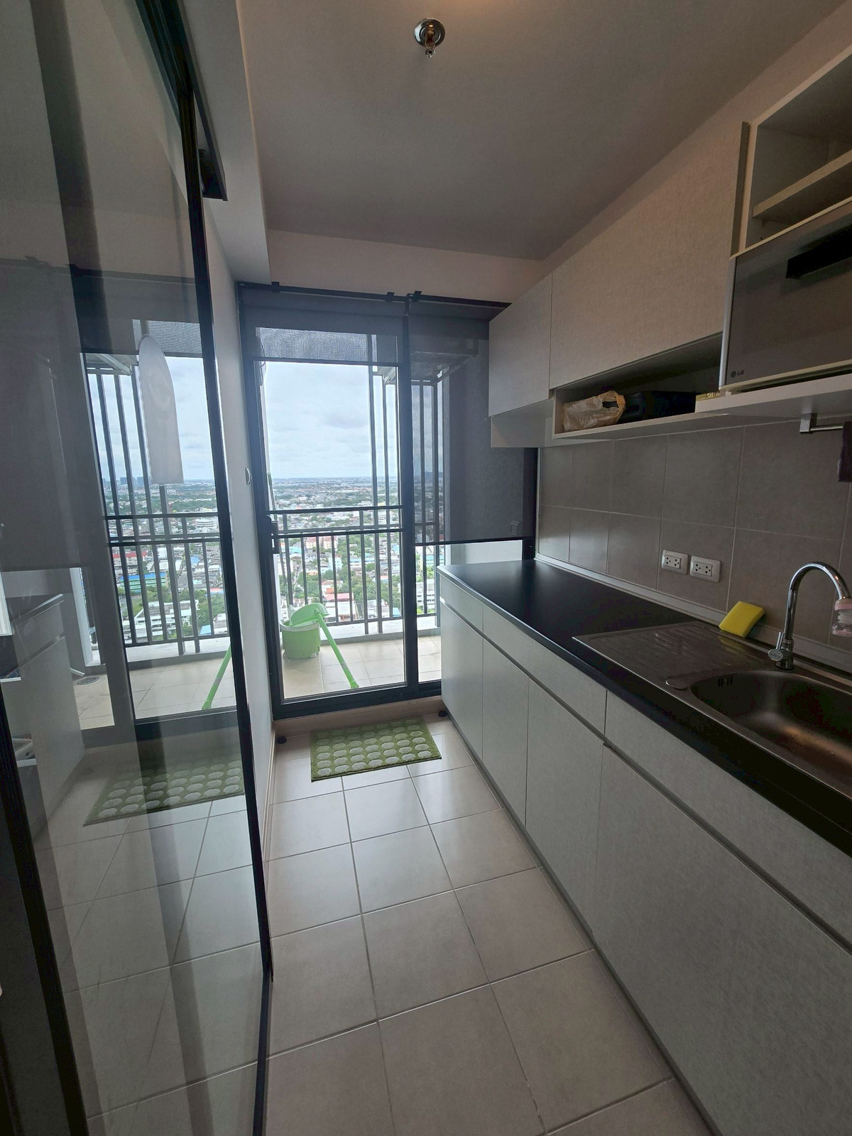 For RentCondoThaphra, Talat Phlu, Wutthakat : Condo for rent, Supalai Loft, Talat Phlu Station, 31st floor, corner room, 2 bedrooms, ready to move in immediately.