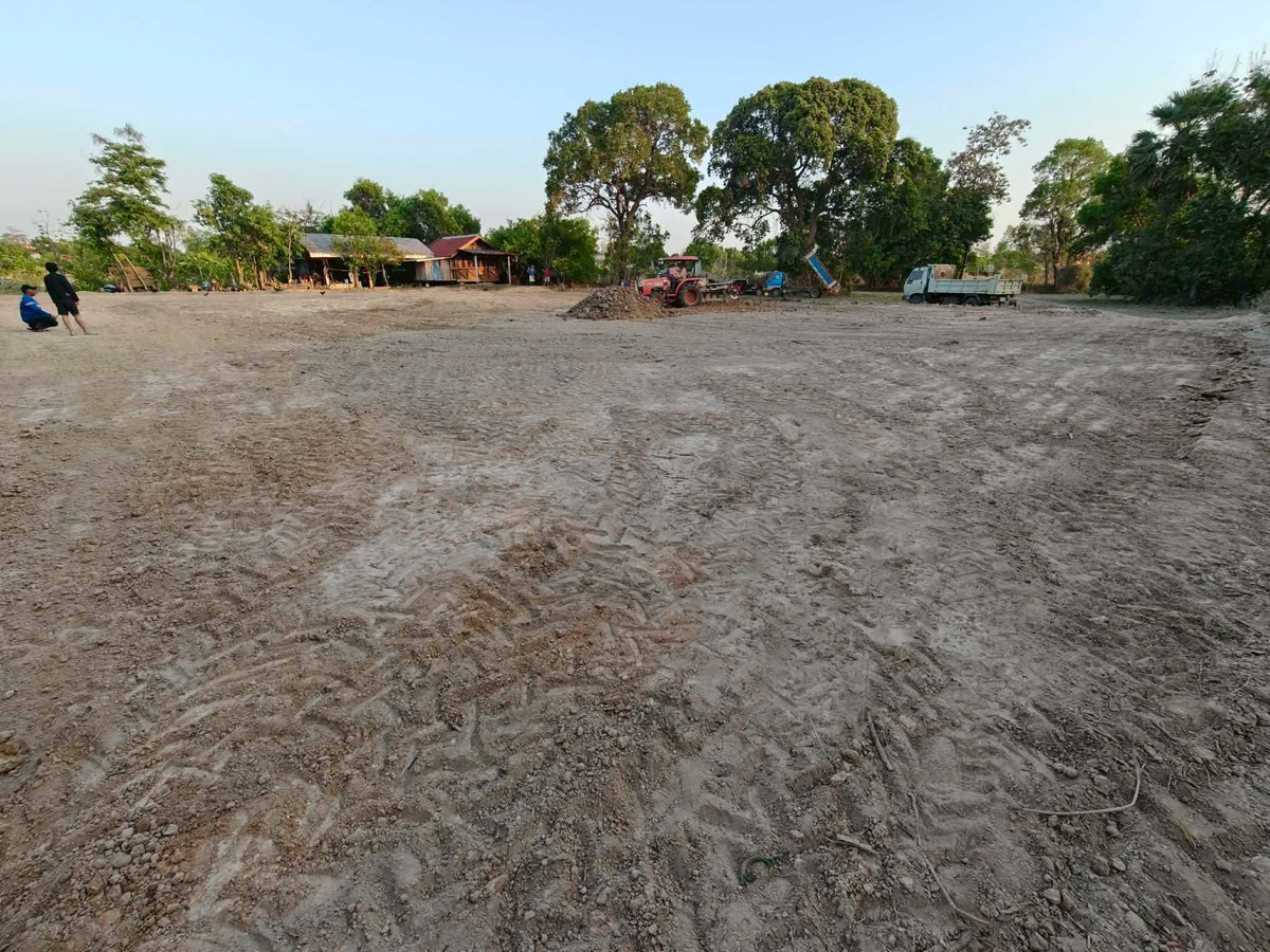 ขายที่ดินอุบลราชธานี : ขายที่ดินถมแล้ว อุบลราชธานี เพียง 1.5 ลบ. ฟรีโอน ราคาดีมาก เหมาะซื้อเก็บหรือสร้างบ้านทันที! (N.2028)