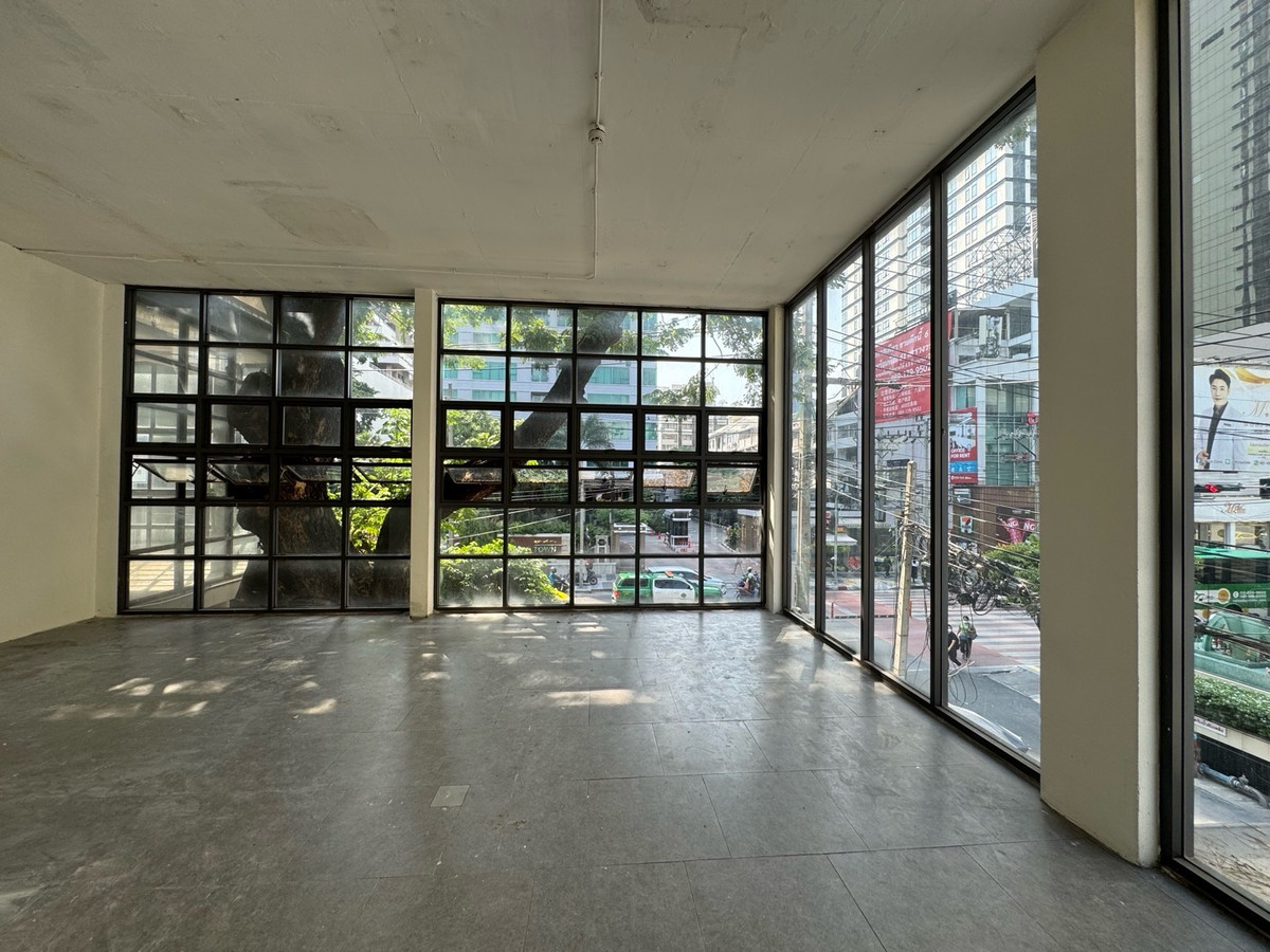 For RentShop HouseSukhumvit, Asoke, Thonglor : 📌Space for rent, suitable for clinics, restaurants, Pirates, Asoke area.