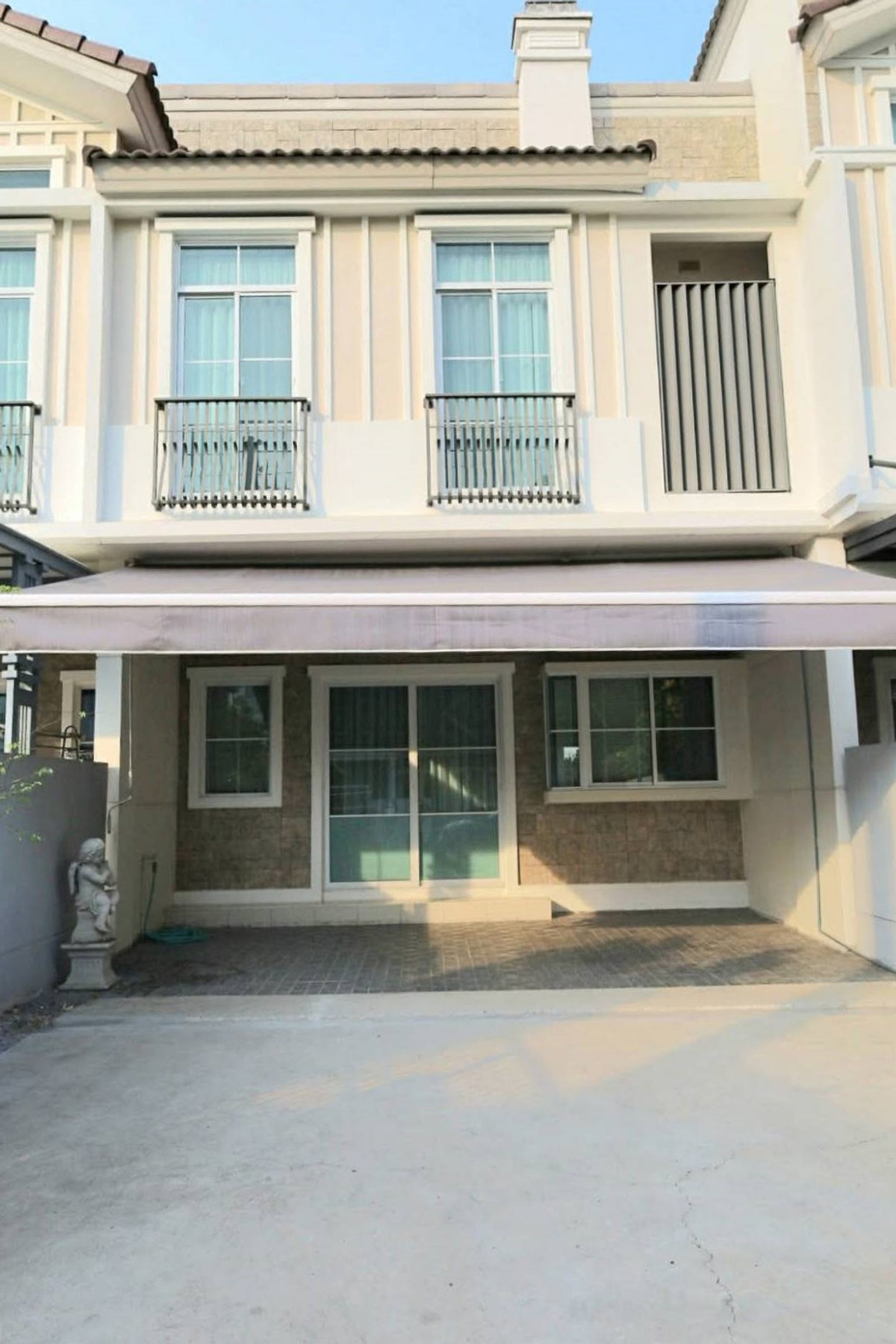 ให้เช่าทาวน์โฮมบางนา แบริ่ง ลาซาล : ให้เช่า ทาวน์โฮม 2 ชั้น ม.อินดี้1 บางนา-รามคำแหง2 บ้านสวย เฟอร์นิเจอร์ครบ พร้อมอยู่ ราคา 40,000 บาท