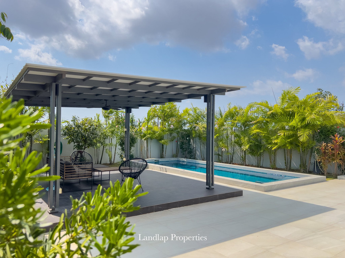 ให้เช่าพัทยา บางแสน ชลบุรี สัตหีบ : ให้เช่าบ้านเดี่ยวพัทยา พร้อสระว่ายน้ำส่วนตัว ระบบน้ำเกลือ บรรยากาศเงียบสงบ รายล้อมด้วยสวนสีเขียว ให้ความเป็นส่วนตัวสูง เหมาะสำหรับการอยู่อาศัยและพักผ่อนอย่างแท้จริง