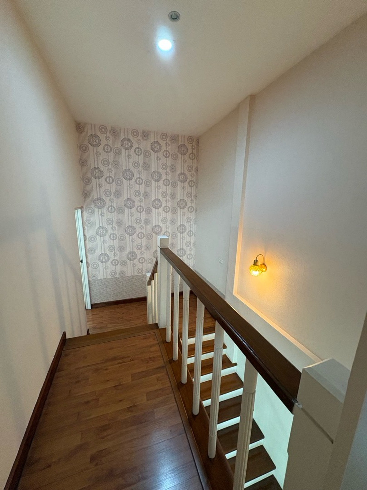 ขายทาวน์โฮมเลียบทางด่วนรามอินทรา : ขายบ้านทาวโฮม 3 ชั้น แปลงมุม ทำสวยมากๆ ฮวงจุ้ยดี ซินแซมาดูแล้วปังแน่นอน 