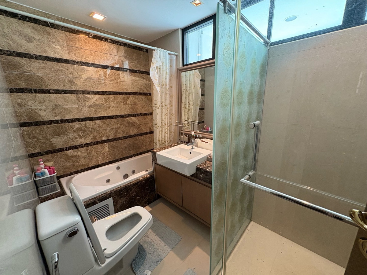 For RentCondoSathorn, Narathiwat : 🔥Rent 3BR 4BR + 1 Maid🔥223sqm🔥Floor33🔥85,000/month🔥Never rent before🔥