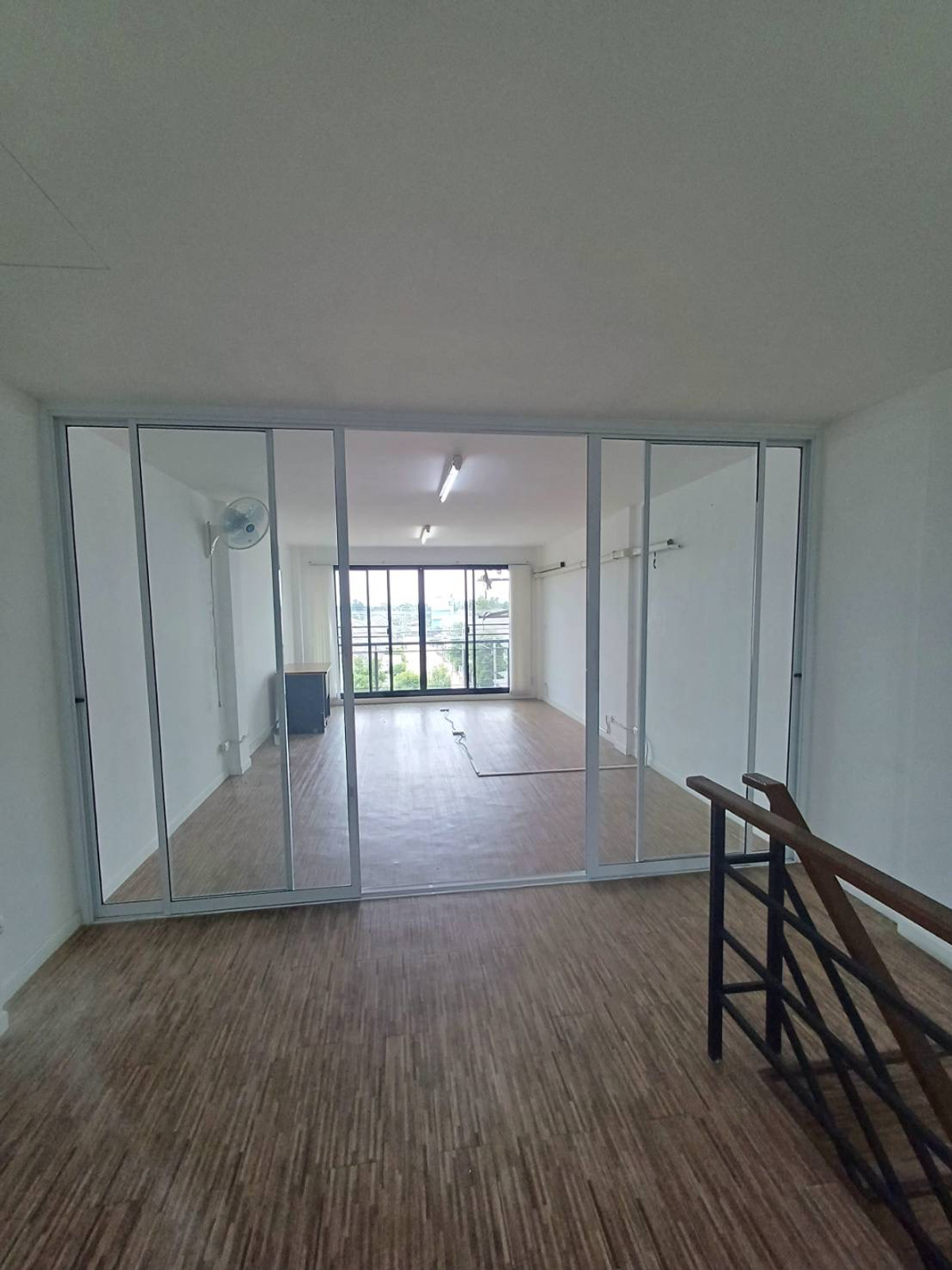 ให้เช่าอาคารพาณิชย์ปทุมธานี รังสิต ธรรมศาสตร์ : ตึก 4 ชั้นให้เช่า รังสิต-คลอง1 | ทำธุรกิจ + อยู่อาศัยได้ในที่เดียว  JSP City | เหมาะทำออฟฟิศ ร้านค้า ครบฟังก์ชัน