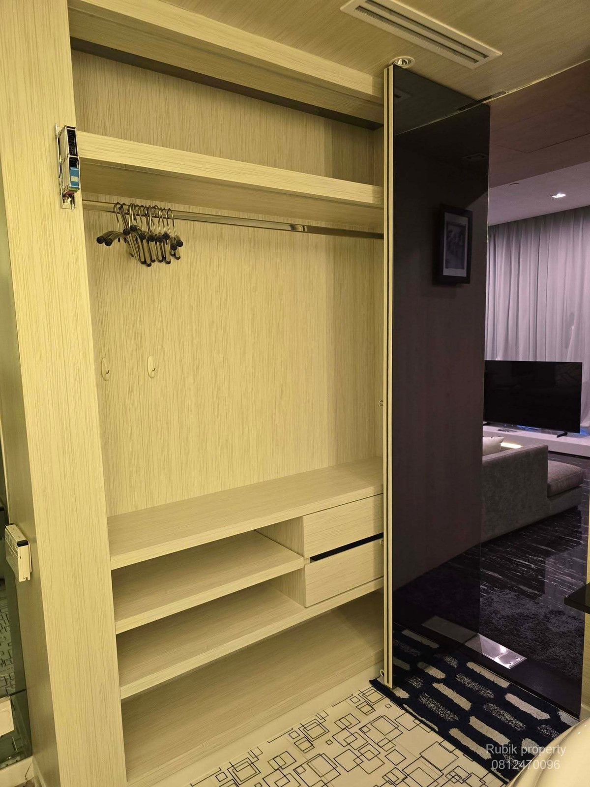 ให้เช่าคอนโดสาทร นราธิวาส : 🏙 **ให้เช่าคอนโด The Bangkok Sathorn** ✨ RB1802 คอนโดหรู **ติด BTS สุรศักดิ์** ทำเล Prime ใจกลางสาทร