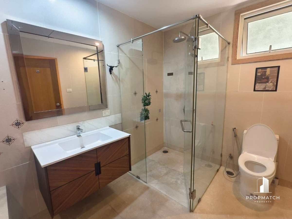 For RentCondoSathorn, Narathiwat : 🔥The Empire Place Sathorn🔥2B2B💫 97Sqm⚡️50,000⚡️Beautiful room, good price in the heart of Sathorn. If interested, contact Putter 📞0928895628 Line: plustor_ss