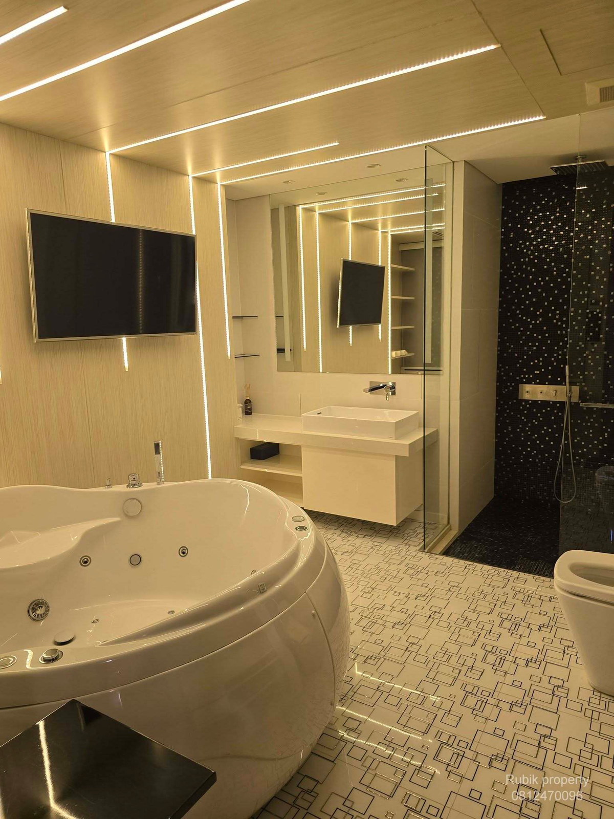 ให้เช่าคอนโดสาทร นราธิวาส : 🏙 **ให้เช่าคอนโด The Bangkok Sathorn** ✨ RB1802 คอนโดหรู **ติด BTS สุรศักดิ์** ทำเล Prime ใจกลางสาทร