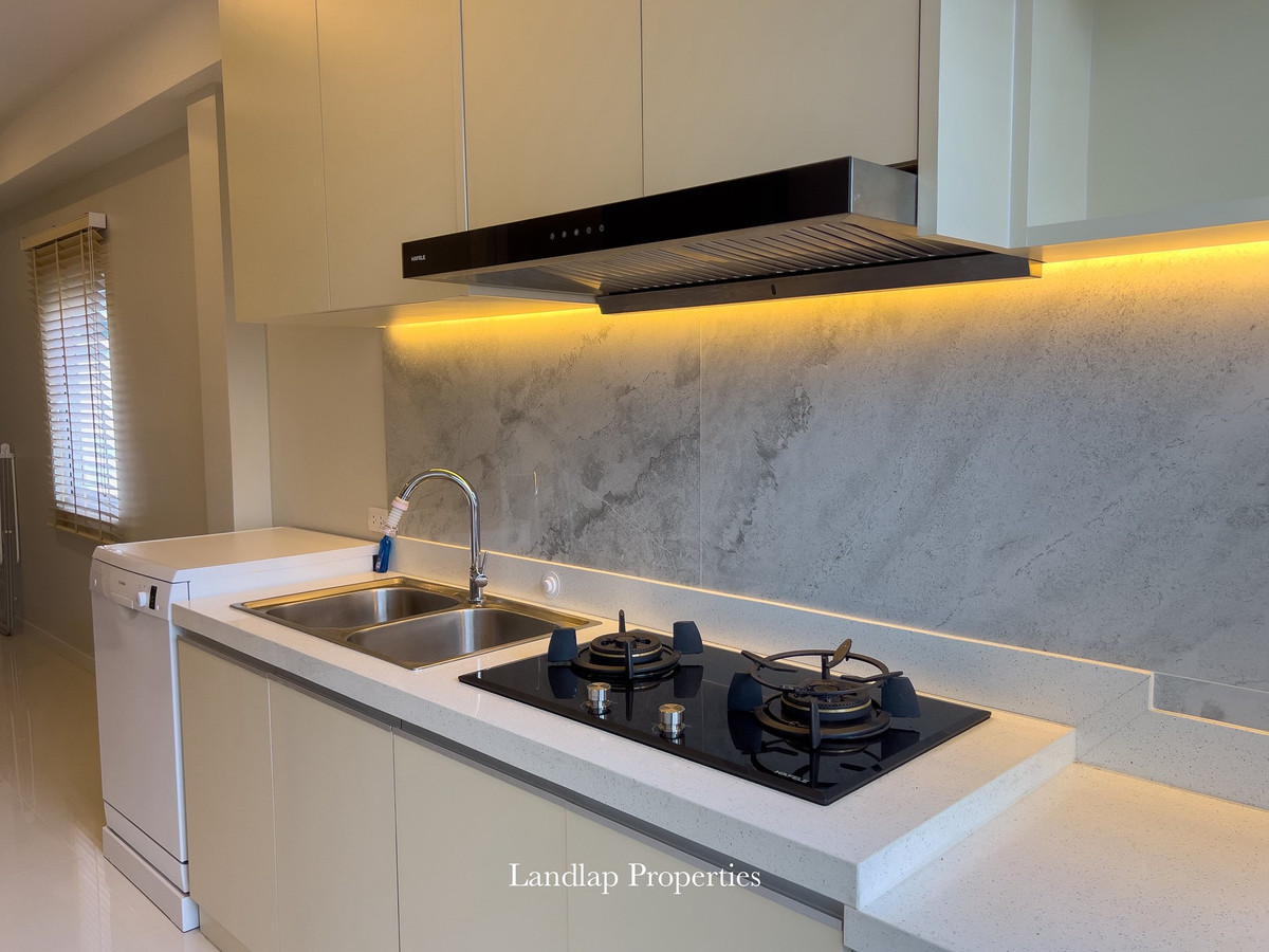 ให้เช่าพัทยา บางแสน ชลบุรี สัตหีบ : ให้เช่าบ้านเดี่ยวพัทยา พร้อสระว่ายน้ำส่วนตัว ระบบน้ำเกลือ บรรยากาศเงียบสงบ รายล้อมด้วยสวนสีเขียว ให้ความเป็นส่วนตัวสูง เหมาะสำหรับการอยู่อาศัยและพักผ่อนอย่างแท้จริง