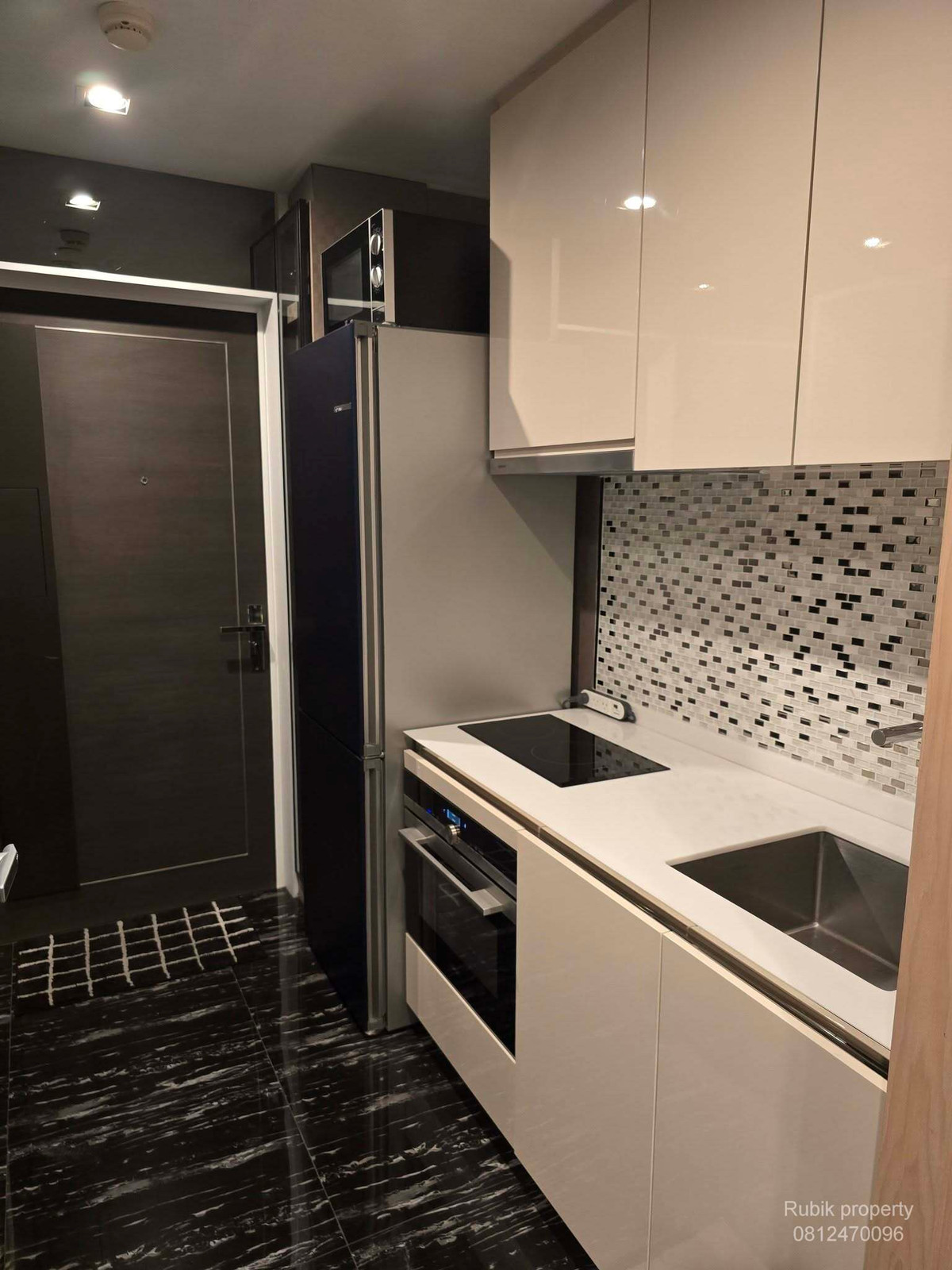 ให้เช่าคอนโดสาทร นราธิวาส : 🏙 **ให้เช่าคอนโด The Bangkok Sathorn** ✨ RB1802 คอนโดหรู **ติด BTS สุรศักดิ์** ทำเล Prime ใจกลางสาทร