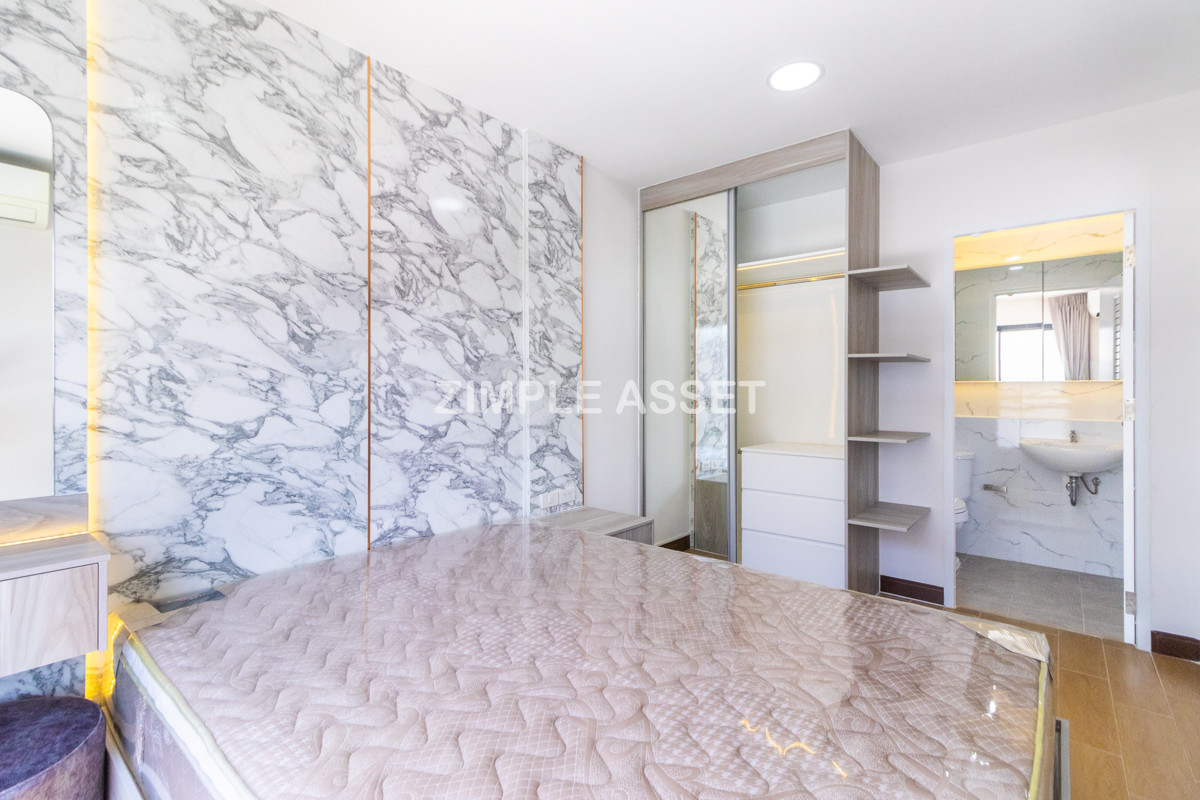 For RentSamut Prakan,Samrong : Line ID: @zimple_asset  Modern room apartment in Bang Phli, fully furnished with electrical appliances and great facilities Clean, secure, and conveniently located near shopping malls, community areas, and Bang Phli Industrial Estate.