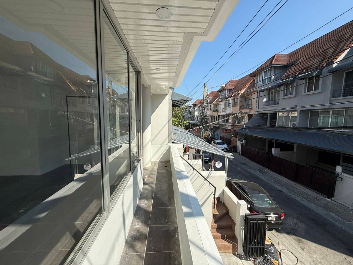 ขายโฮมออฟฟิศรัชดา ห้วยขวาง : สินธานี ลาดพร้าว 80 / 4 ห้องนอน (ขาย), Sinthanee Ladprao 80 / 4 Bedrooms (FOR SALE) JANE046