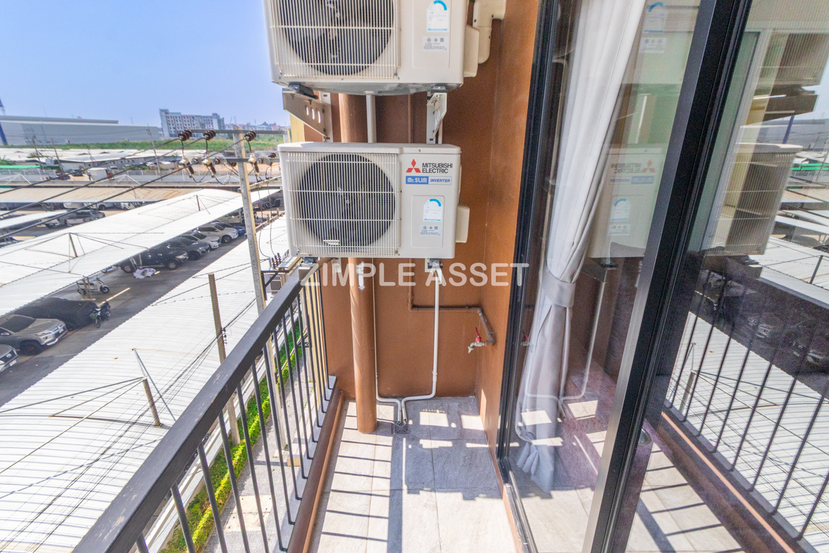 For RentSamut Prakan,Samrong : Line ID: @zimple_asset  Modern room apartment in Bang Phli, fully furnished with electrical appliances and great facilities Clean, secure, and conveniently located near shopping malls, community areas, and Bang Phli Industrial Estate.