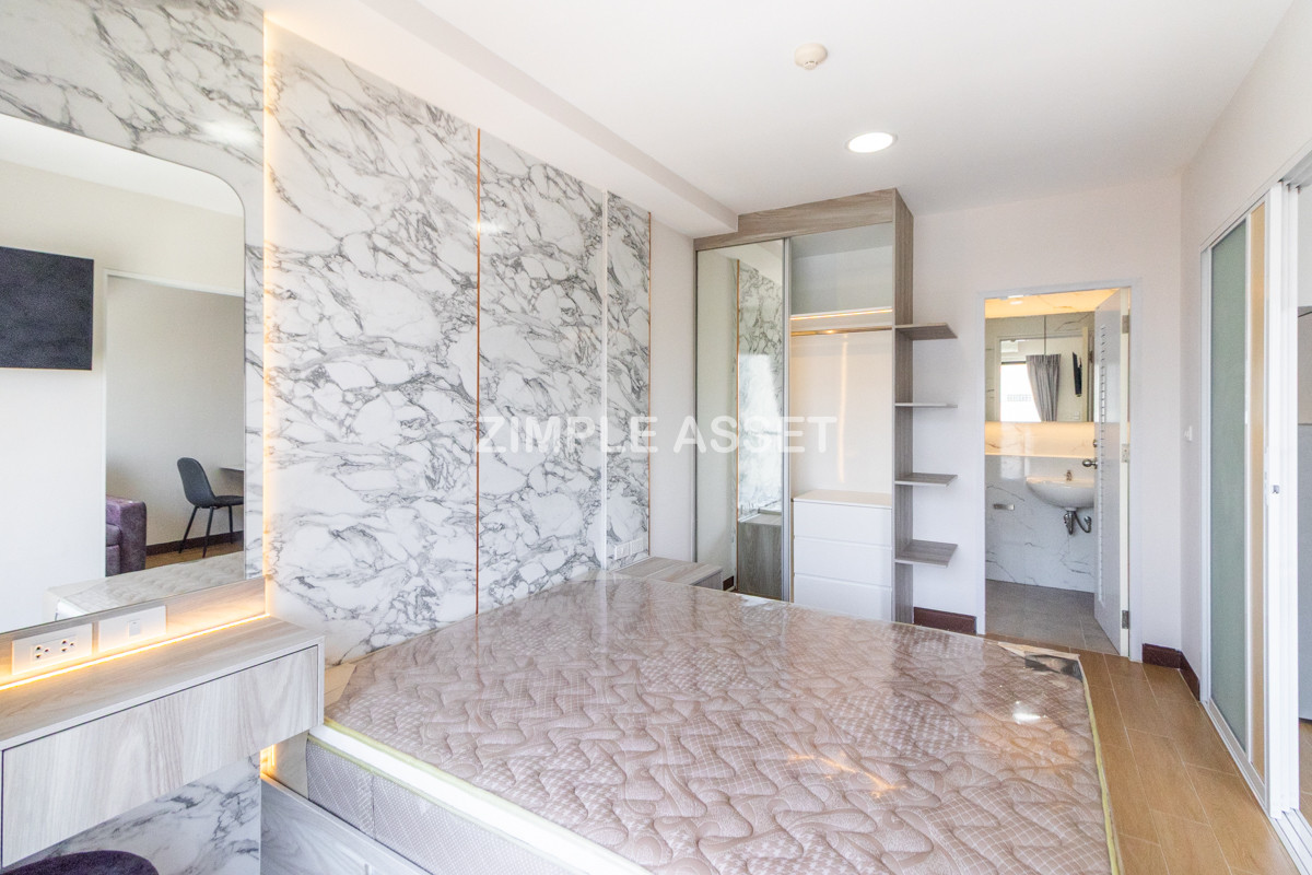 For RentSamut Prakan,Samrong : Line ID: @zimple_asset  Modern room apartment in Bang Phli, fully furnished with electrical appliances and great facilities Clean, secure, and conveniently located near shopping malls, community areas, and Bang Phli Industrial Estate.