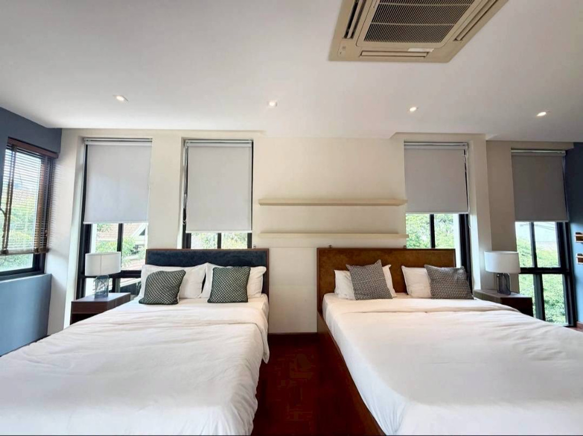 For RentTownhomeSukhumvit, Asoke, Thonglor : RH032526 For rent, 3-story townhome with Private Pool at Sukhumvit 24, near BTS Phrom Phong.