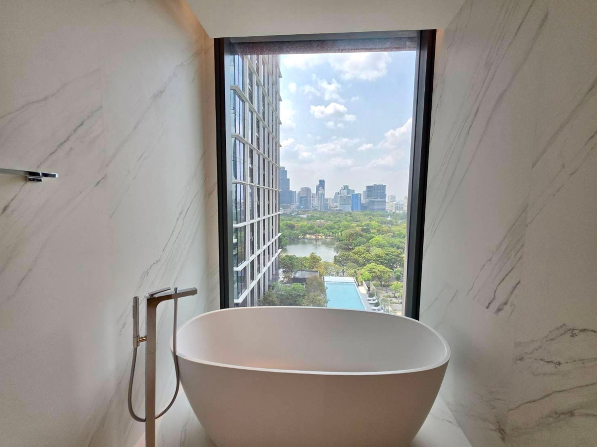 For SaleCondoWitthayu, Chidlom, Langsuan, Ploenchit : EI8HTEEN SEVEN: 3bed 3bath 173sqm. 72,000,000 Corner full lumpini view Am: 0656199198