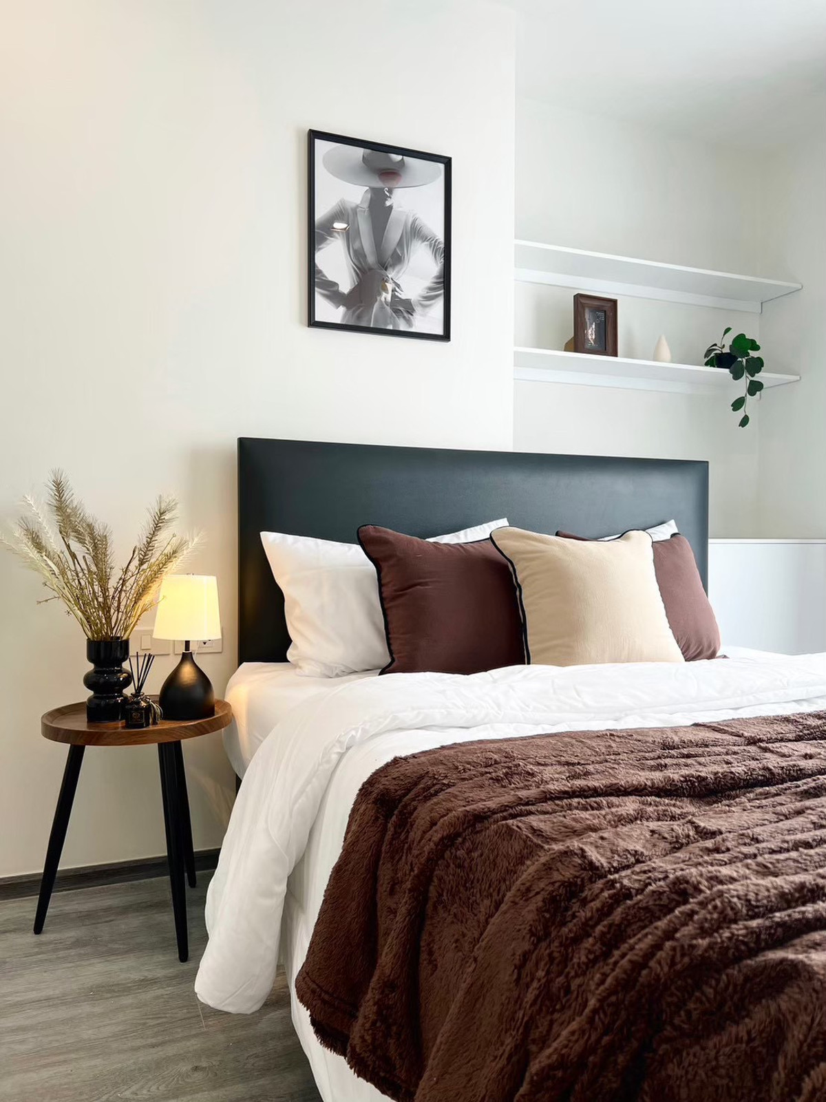 For RentCondoPattanakan, Srinakarin : Condo for rent, Rich Park Triple Station, high building view room. Good location near Hua Mak BTS.