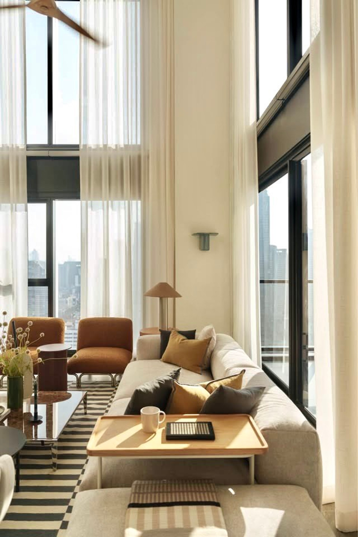 ให้เช่าคอนโดสีลม ศาลาแดง บางรัก : ให้เช่า คอนโด  The Lofts Silom  2 ห้องนอน  122 ตร.ม. ห้องใหม่ เพิ่งตกแต่งเสร็จโดย Designer 