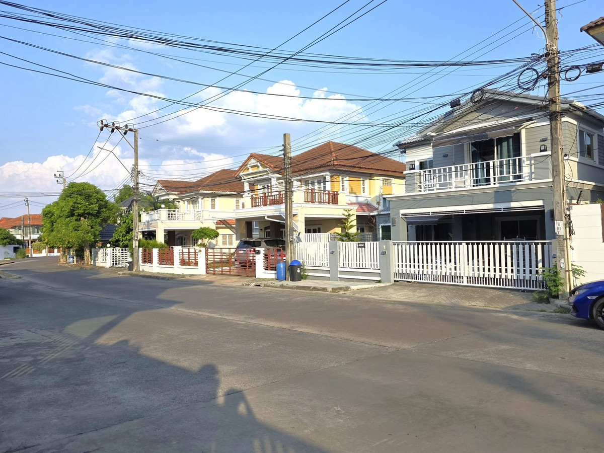 ให้เช่าบ้านนวมินทร์ รามอินทรา : ให้เช่าบ้านเดี่ยว เรสซิเด้นซ์พาร์ค ชวนชื่นซิตี้  4 ห้องนอน 4 ห้องน้ำ จอดรถ 2 คัน 