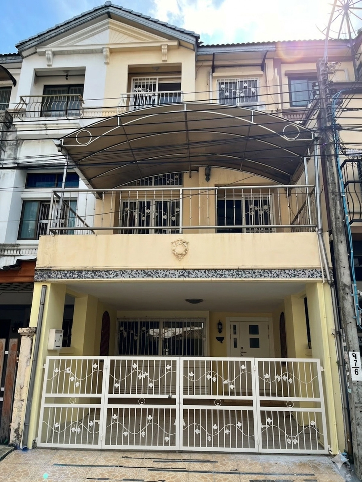 For SaleTownhomeRatchadapisek, Huaikwang, Suttisan : Baan Klang Muang Mengjai Ratchada 2 / 3 Bedrooms (FOR SALE) JANE040