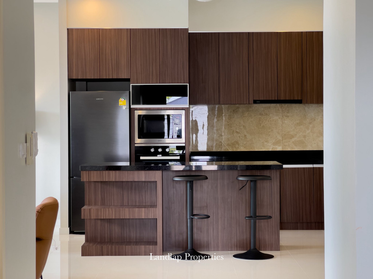 ให้เช่าพัทยา บางแสน ชลบุรี สัตหีบ : ให้เช่าบ้านเดี่ยวพัทยา พร้อสระว่ายน้ำส่วนตัว ระบบน้ำเกลือ บรรยากาศเงียบสงบ รายล้อมด้วยสวนสีเขียว ให้ความเป็นส่วนตัวสูง เหมาะสำหรับการอยู่อาศัยและพักผ่อนอย่างแท้จริง