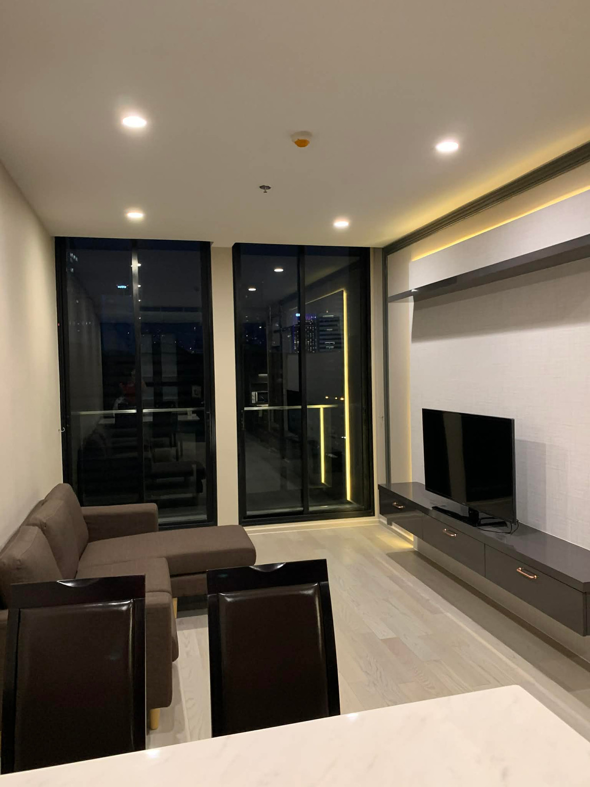 For RentCondoWitthayu, Chidlom, Langsuan, Ploenchit : Luxury condo for rent, NOBLE PLOENCHIT, 1 bedroom, 1 bathroom.