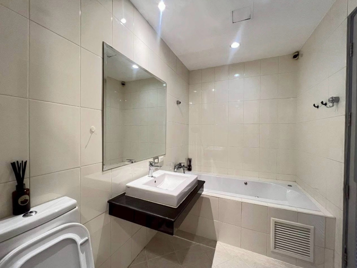 For RentCondoSukhumvit, Asoke, Thonglor : 🌃The Master Centrium Asoke - Sukhumvit✨ with 2B2B 72 Sqm. Only 43,000Baht/month🔥🔥‼️