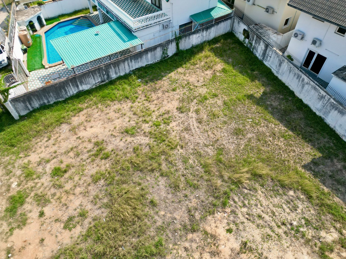 ขายที่ดินพัทยา บางแสน ชลบุรี สัตหีบ : โอกาสทอง! หน้ากว้าง ติดถนนเลียบรถไฟ ใกล้มอเตอร์เวย์ 🔥 ที่ดิน 257 ตร.วา ติดถนนเลียบทางรถไฟ พัทยาเหนือ / (ขาย), Land 257 sq.wah next to the railway side road North Pattaya / (FOR SALE) BEWN124