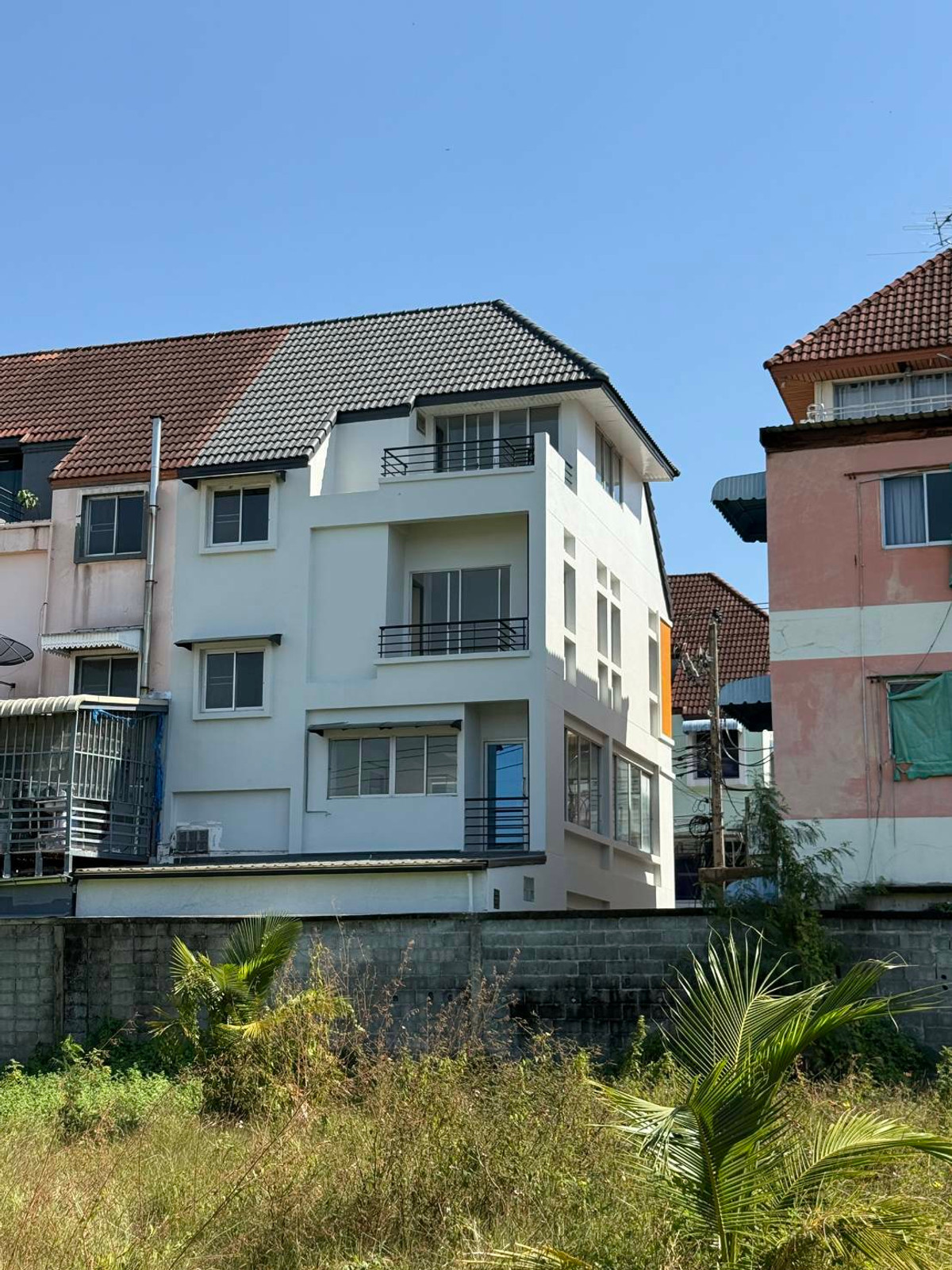 ขายโฮมออฟฟิศรัชดา ห้วยขวาง : สินธานี ลาดพร้าว 80 / 4 ห้องนอน (ขาย), Sinthanee Ladprao 80 / 4 Bedrooms (FOR SALE) JANE046