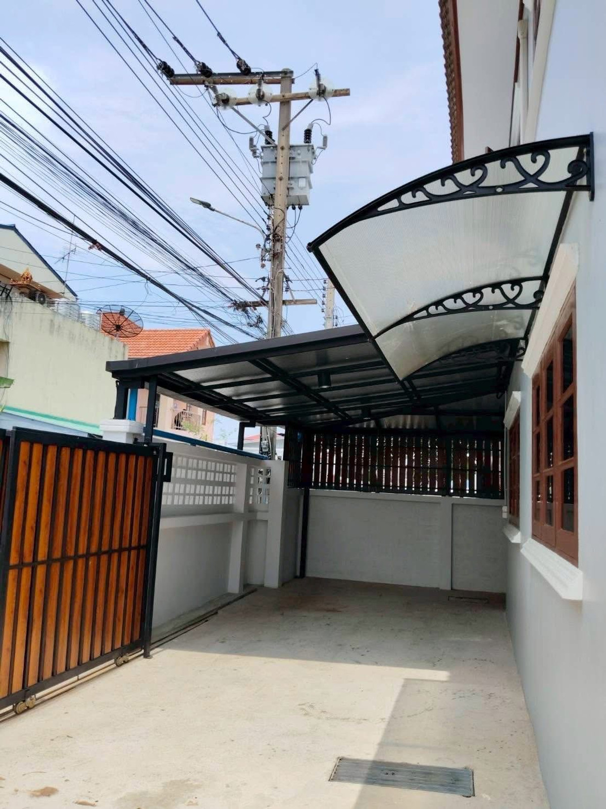 ให้เช่าบ้านนวมินทร์ รามอินทรา : บ้านเช่าใกล้รถไฟฟ้า ให้เช่าบ้านหทัยราษฎร์ มีนบุรี 51ตรว. 5นอน 3น้ำ 4ที่จอดรถ รับจดทะเบียนบริษัท