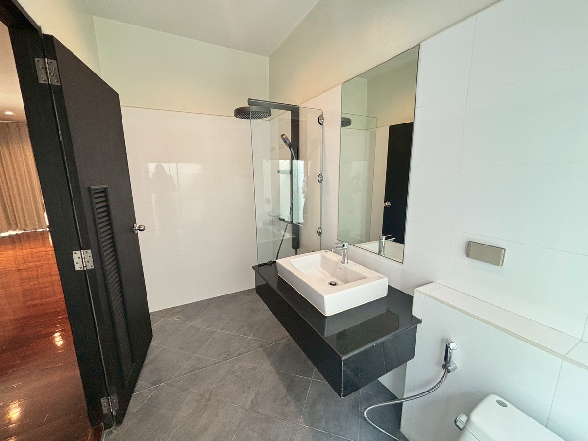 For RentHouseSukhumvit, Asoke, Thonglor : House for Rent – 3 Bedrooms, Walking Distance to BTS Phrom Phong & Emporium **NO CO-AGENT**