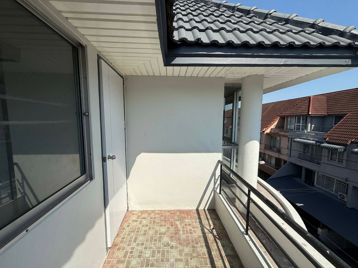 ขายโฮมออฟฟิศรัชดา ห้วยขวาง : สินธานี ลาดพร้าว 80 / 4 ห้องนอน (ขาย), Sinthanee Ladprao 80 / 4 Bedrooms (FOR SALE) JANE046