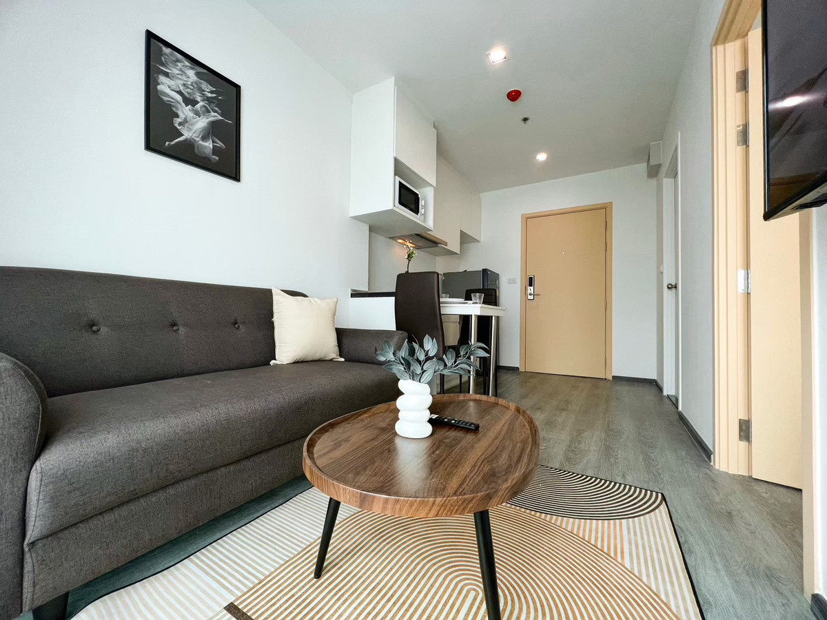 For RentCondoPattanakan, Srinakarin : Condo for rent, Rich Park Triple Station, high building view room. Good location near Hua Mak BTS.