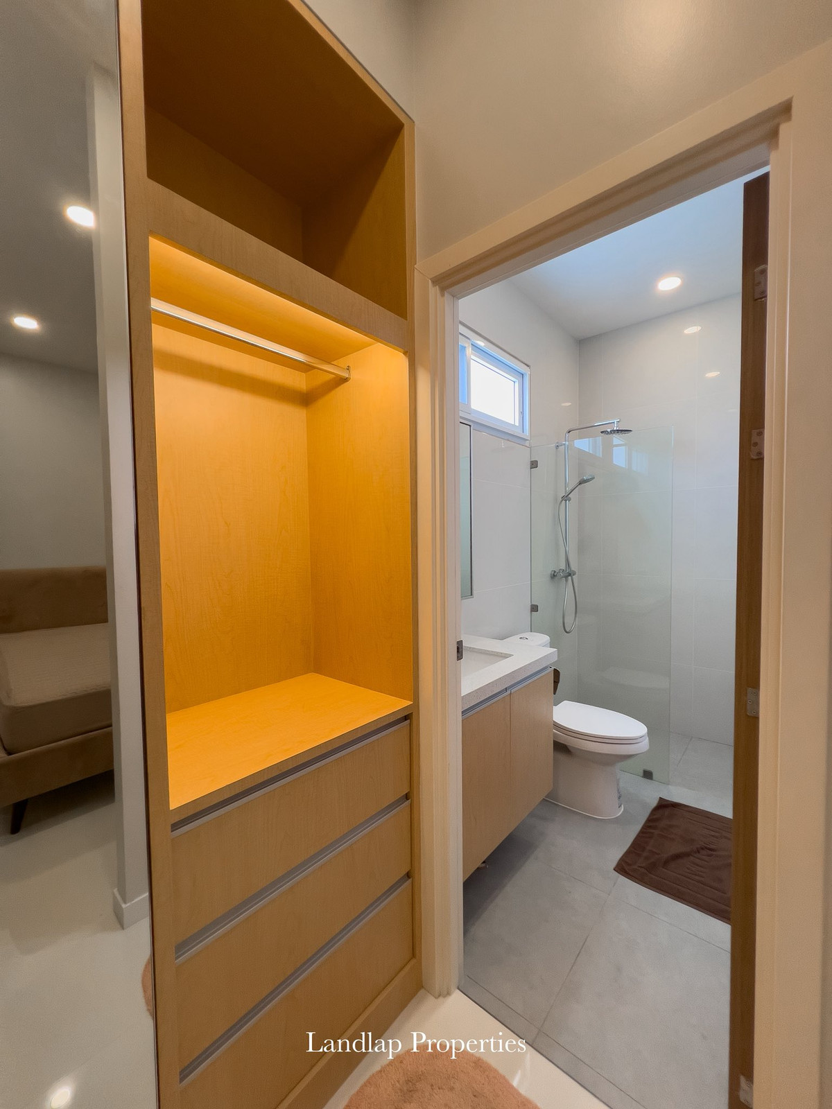 ให้เช่าพัทยา บางแสน ชลบุรี สัตหีบ : ให้เช่าบ้านเดี่ยวพัทยา พร้อสระว่ายน้ำส่วนตัว ระบบน้ำเกลือ บรรยากาศเงียบสงบ รายล้อมด้วยสวนสีเขียว ให้ความเป็นส่วนตัวสูง เหมาะสำหรับการอยู่อาศัยและพักผ่อนอย่างแท้จริง