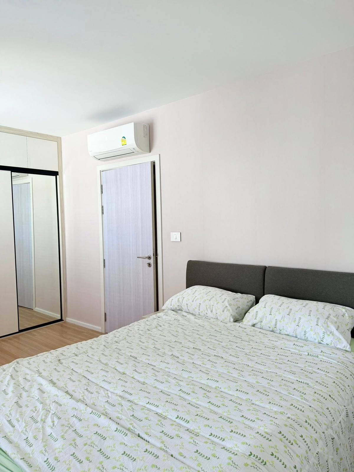 For RentTownhomePattanakan, Srinakarin : For rent, corner house, 30 sq m, 3 bedrooms, 4 bathrooms, 2 parking spaces, townhome, 3.5 floors, Nirvana DEFINE Srinakarin-Rama 9.