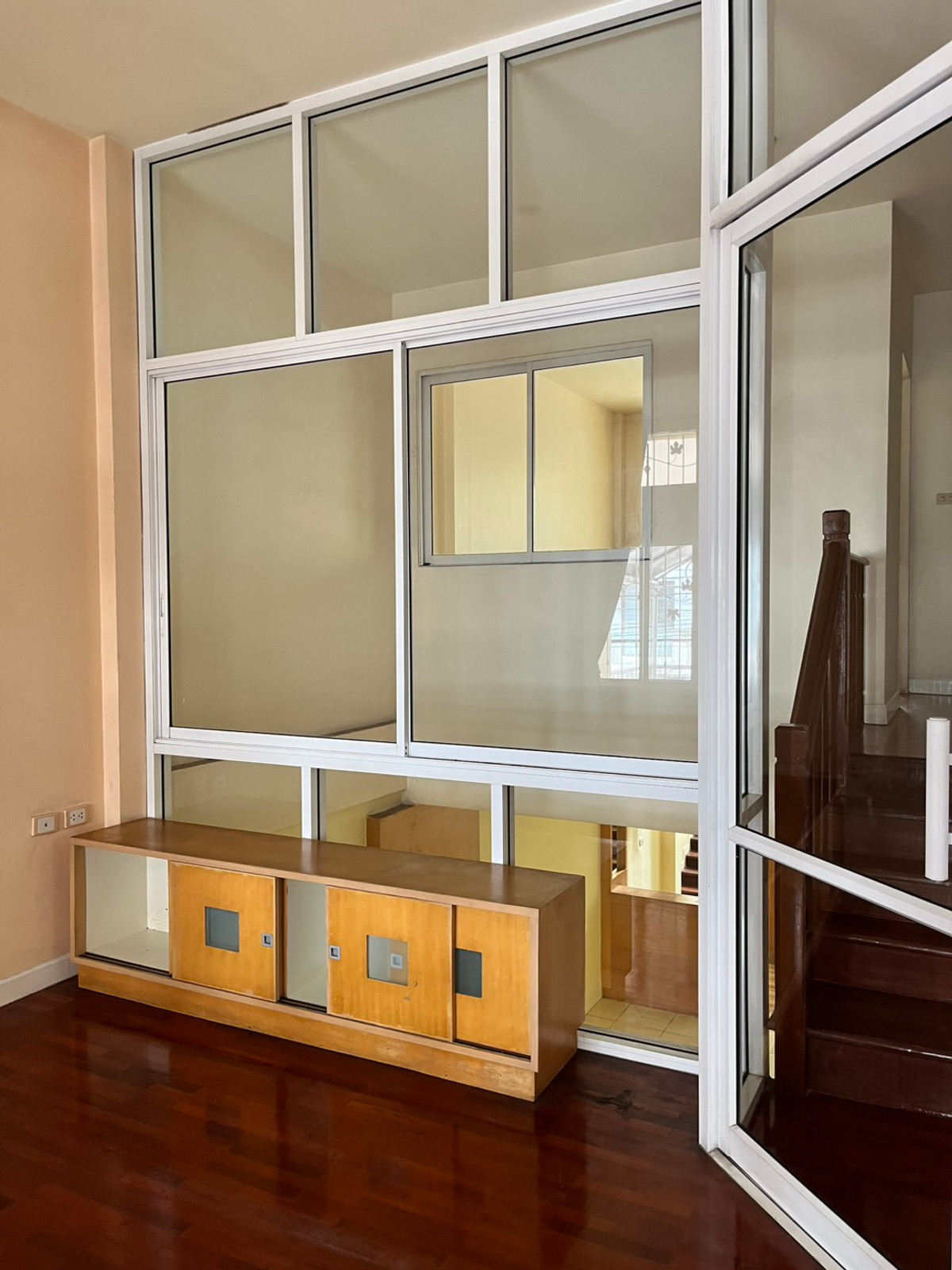 ขายทาวน์โฮมรัชดา ห้วยขวาง : บ้านกลางเมือง เหม่งจ๋าย รัชดา 2 / 3 ห้องนอน (ขาย), Baan Klang Muang Mengjai Ratchada 2 / 3 Bedrooms (FOR SALE) JANE040