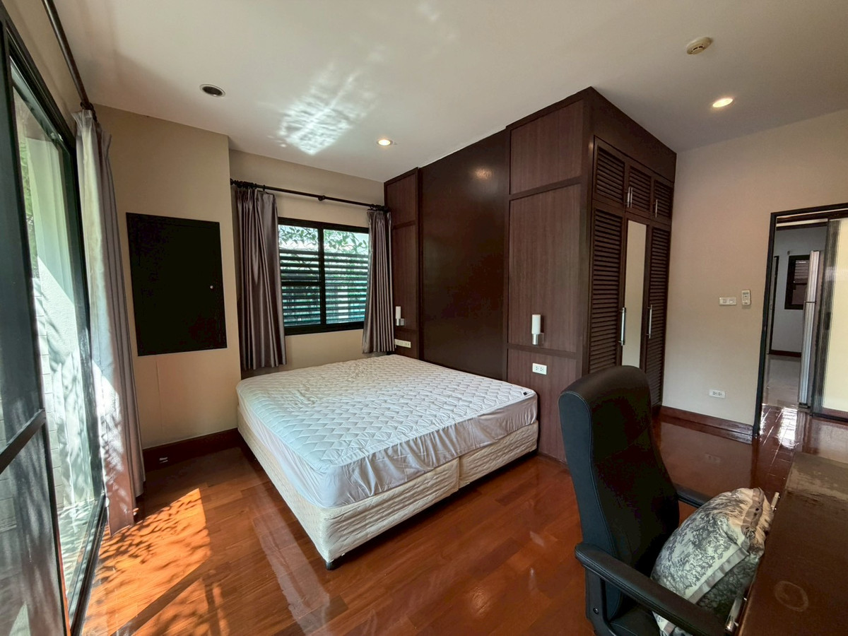 For RentHouseSukhumvit, Asoke, Thonglor : House for Rent – 3 Bedrooms, Walking Distance to BTS Phrom Phong & Emporium **NO CO-AGENT**