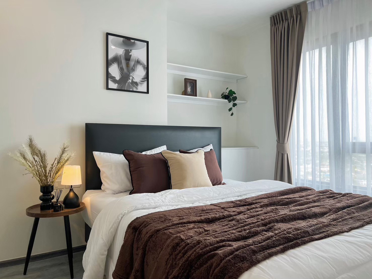 For RentCondoPattanakan, Srinakarin : Condo for rent, Rich Park Triple Station, high building view room. Good location near Hua Mak BTS.