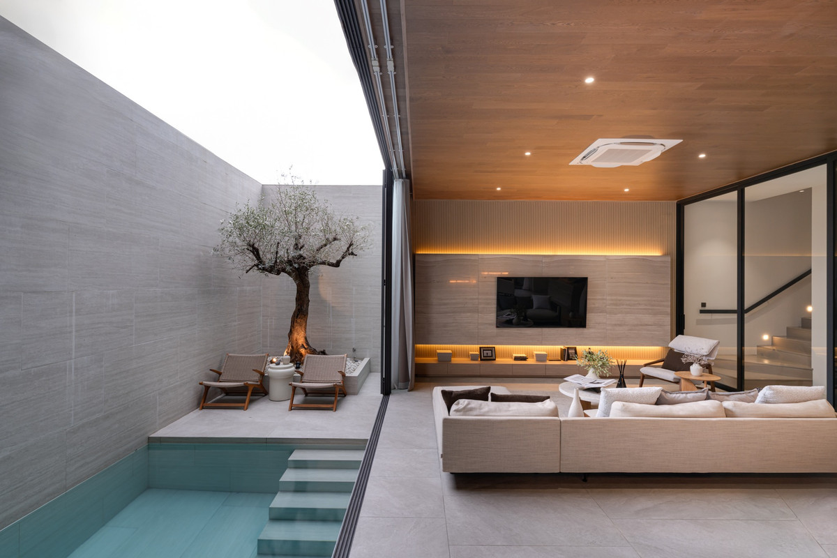 ขายบ้านบางนา แบริ่ง ลาซาล : 🚩[𝐒𝐏𝐄𝐂𝐈𝐀𝐋 𝐔𝐍𝐈𝐓] ราคาพิเศษเพียงหลังเดียวเท่านั้น | 𝐌𝐎𝐓𝐈𝐅 สุขุมวิท - บางนา บ้านเดี่ยวหรู 3 ชั้น พร้อมสระว่ายน้ำส่วนตัว พื้นที่ใช้สอยกว่า 500 ตร.ม. โครงการมีเพียง 14 ยูนิตเท่านั้น นัดหมายเยี่ยมชมโครงการ 095-424-3656 หรือแอด LINE จากเบอร์โทร