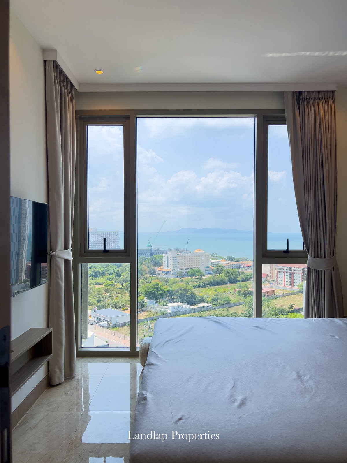 ให้เช่าพัทยา บางแสน ชลบุรี สัตหีบ : The Riviera Ocean Drive ห้องสวย บรรยากาศดี เฟอร์นิเจอร์และเครื่องใช้ไฟฟ้าครบ พร้อมเข้าอยู่ 