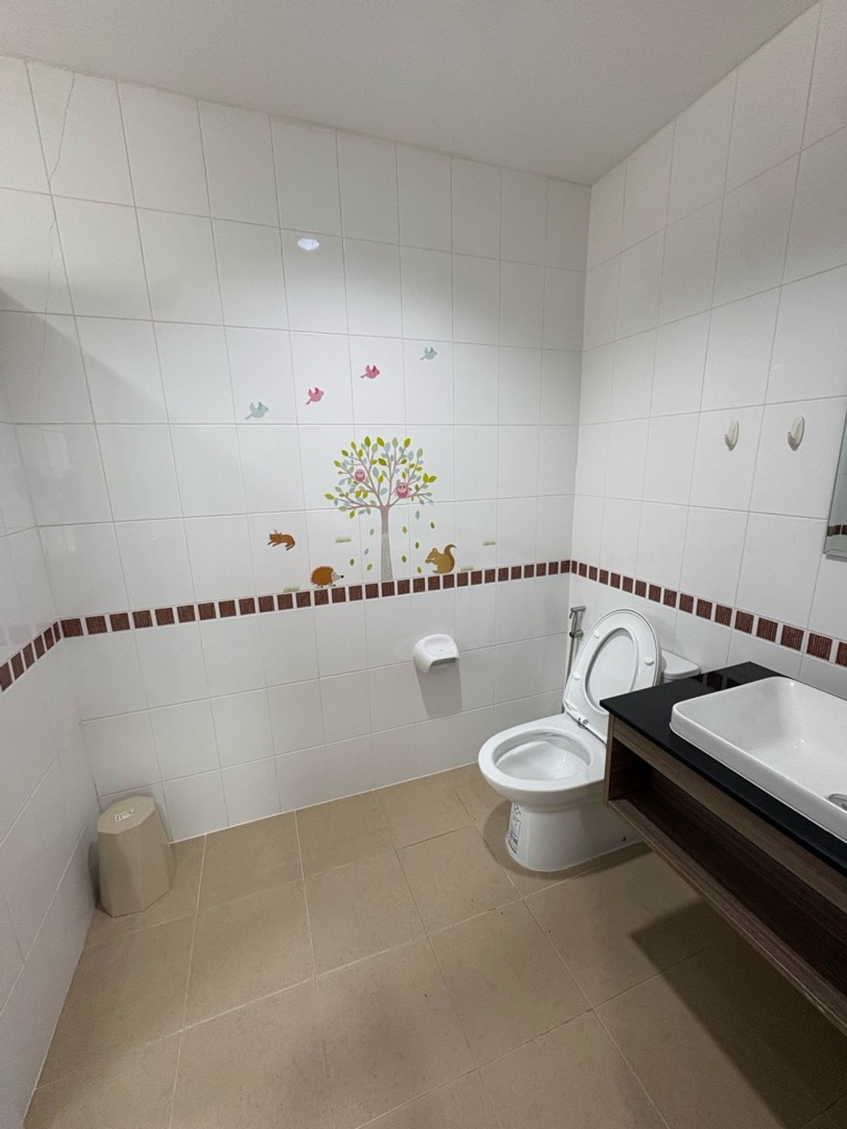 ขายทาวน์โฮมเลียบทางด่วนรามอินทรา : ขายบ้านทาวโฮม 3 ชั้น แปลงมุม ทำสวยมากๆ ฮวงจุ้ยดี ซินแซมาดูแล้วปังแน่นอน 