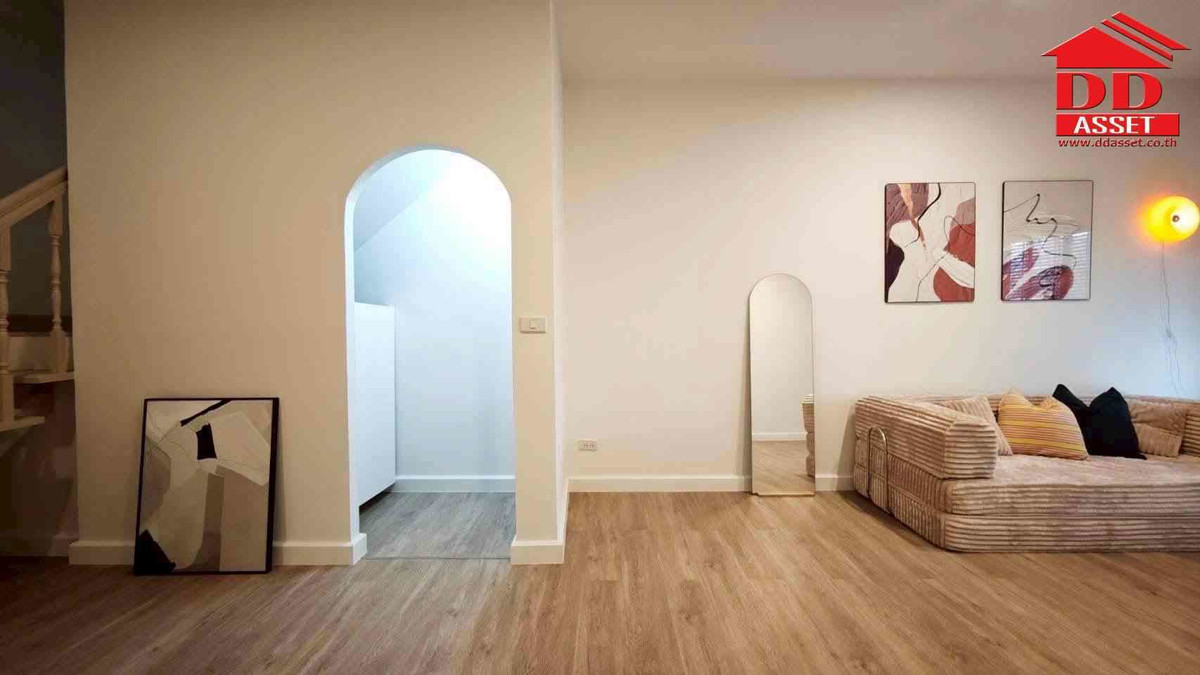 ทาวน์โฮมโชคชัย4 ลาดพร้าว71 : ขาย / ให้เช่า ทาวน์เฮ้าส์ 2 ชั้น รีโนเวทใหม่ โชคชัย 4 ซอย 38 หลังมุม Fully Furnished ลาดพร้าว  รหัสทรัพย์ : T8240