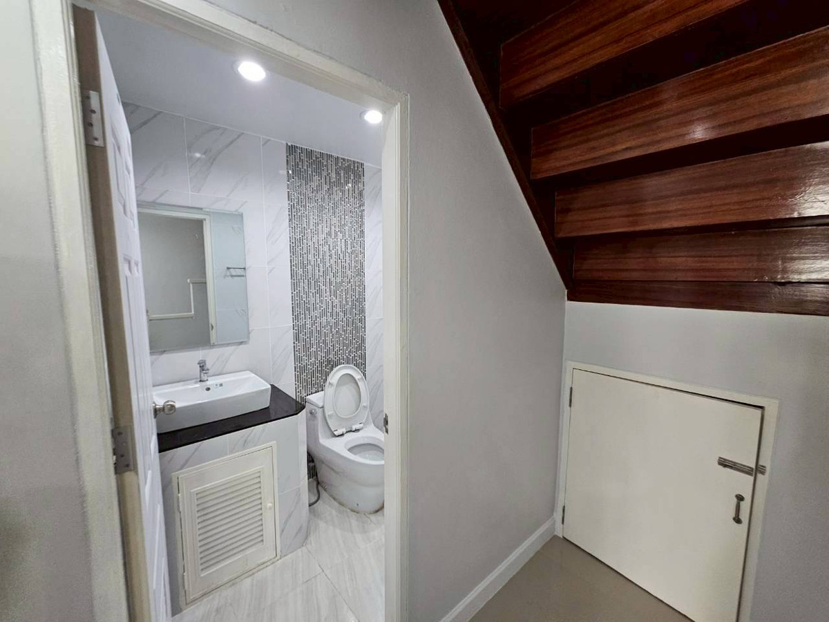 ให้เช่าบ้านนวมินทร์ รามอินทรา : ให้เช่าบ้านเดี่ยว เรสซิเด้นซ์พาร์ค ชวนชื่นซิตี้  4 ห้องนอน 4 ห้องน้ำ จอดรถ 2 คัน 