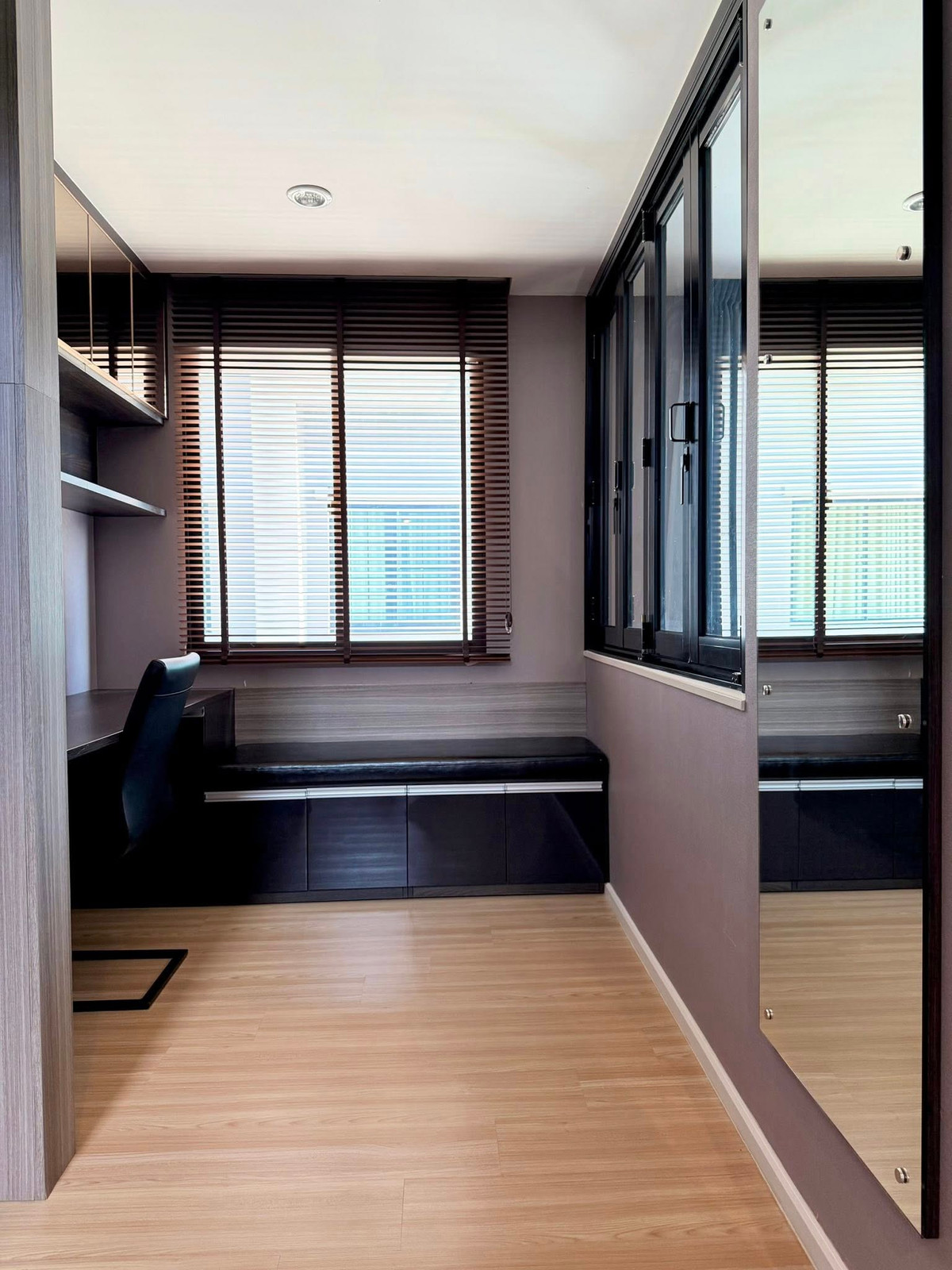 For RentTownhomePattanakan, Srinakarin : For rent, corner house, 30 sq m, 3 bedrooms, 4 bathrooms, 2 parking spaces, townhome, 3.5 floors, Nirvana DEFINE Srinakarin-Rama 9.