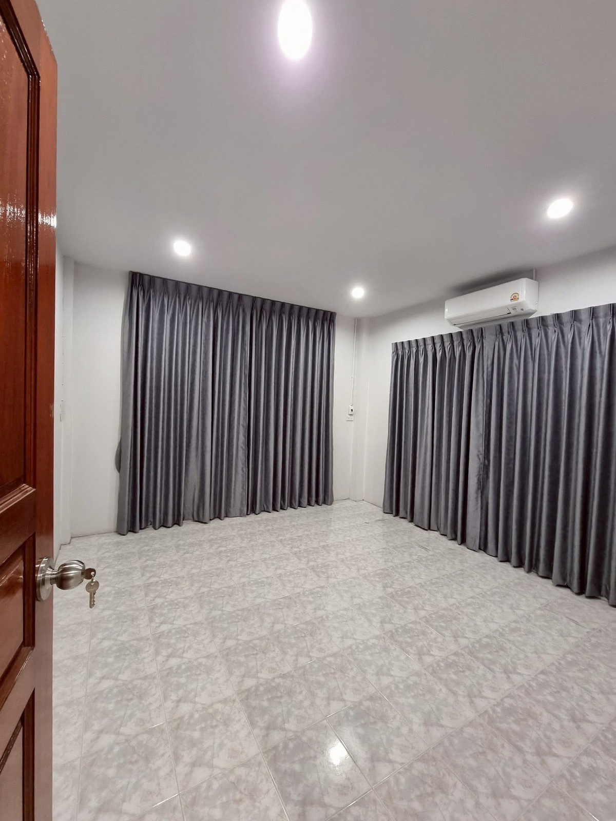 ให้เช่าบ้านนวมินทร์ รามอินทรา : บ้านเช่าใกล้รถไฟฟ้า ให้เช่าบ้านหทัยราษฎร์ มีนบุรี 51ตรว. 5นอน 3น้ำ 4ที่จอดรถ รับจดทะเบียนบริษัท