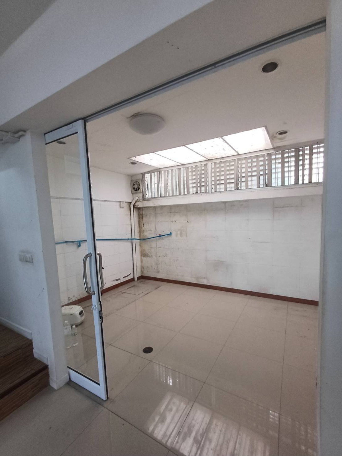 ให้เช่าอาคารพาณิชย์ปทุมธานี รังสิต ธรรมศาสตร์ : ตึก 4 ชั้นให้เช่า รังสิต-คลอง1 | ทำธุรกิจ + อยู่อาศัยได้ในที่เดียว  JSP City | เหมาะทำออฟฟิศ ร้านค้า ครบฟังก์ชัน